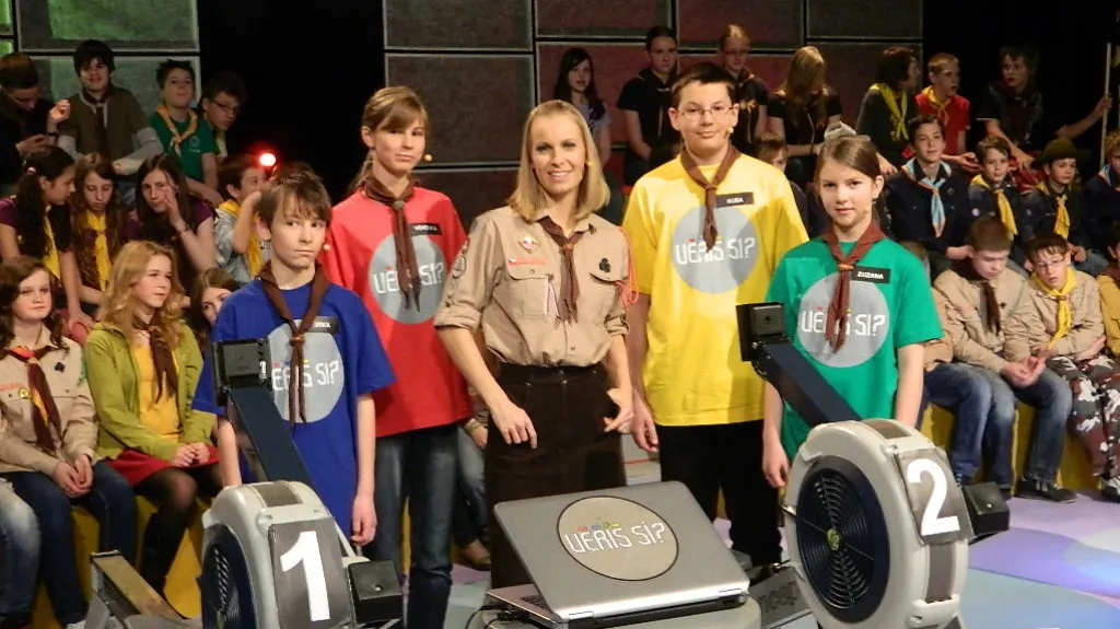 Pro skautský speciál si moderátorka oblékla tradiční skautský kroj