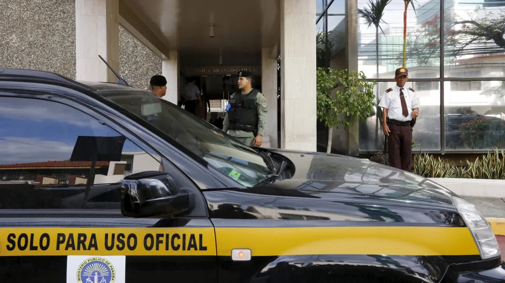 Policie u centrály Panama Papers