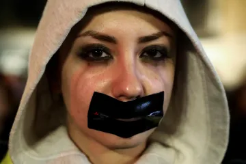 Více než sto žen zabitých svými partnery. Francie řeší problém s domácím násilím