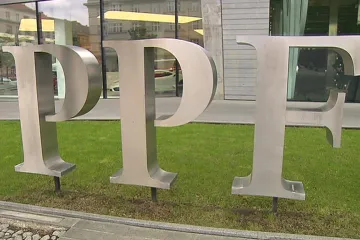 Kellnerova PPF na nákupech: za 71 miliard pořídí čtyři mobilní operátory