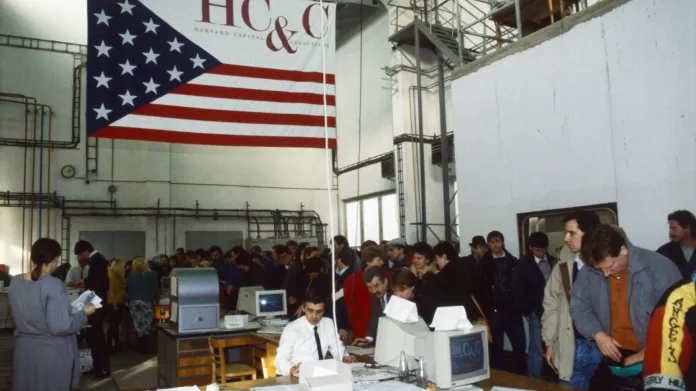 Investiční privatizační fond Harvard Capital and Consulting v Praze v lednu 1992