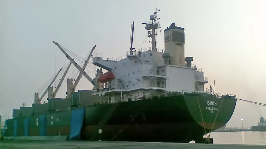 Maltská nákladní loď MV Sinin