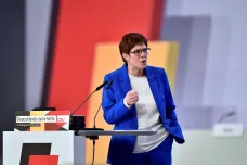 „Pokud se vám to nelíbí, skončeme to,“ vyzvala šéfka CDU své spolustraníky