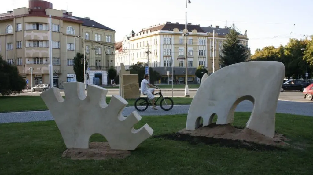Skulptury z hořického sochařského sympozia 2008