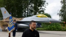 Volodymyr Zelenskyj u stíhačky F-16