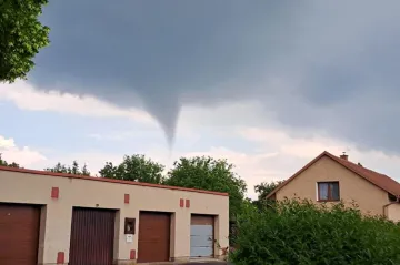Lubnou na Svitavsku zhruba po měsíci opět zasáhlo slabé tornádo