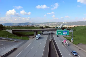 Nehoda dvou kamionů zablokovala Pražský okruh