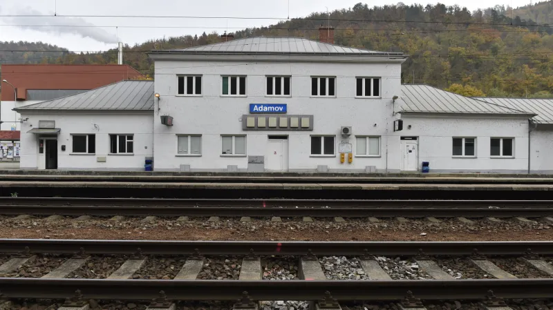 Nádraží Adamov před zahájením velké výluky z let 2021 a 2022