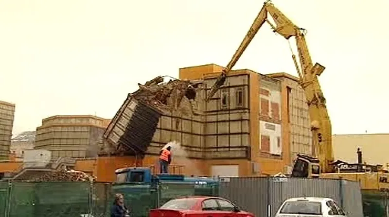 Demolice obchodního domu Ještěd