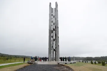 Pieta za 11. září. Pasažéři letu číslo 93 se pustili do boje s teroristy, jejich hlasy díky větru neutichnou