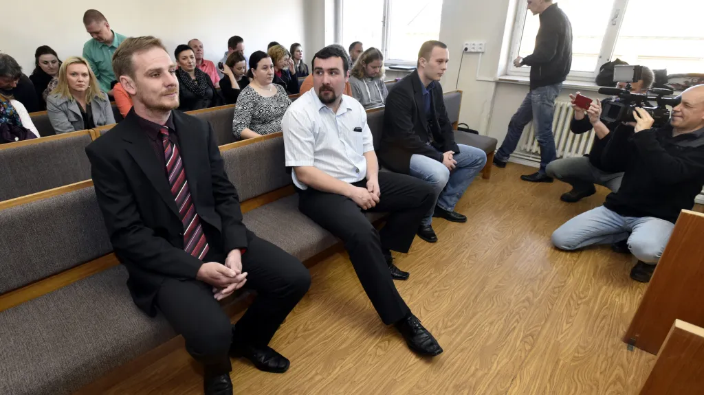 Trojice policistů před soudem