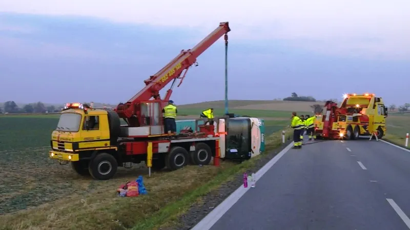 Vyprošťování havarovaného autobusu