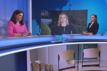 Postavili jsme mnoho škol, říká Pokorná Jermanová. Do středních se nedala ani koruna, reagovala Pecková