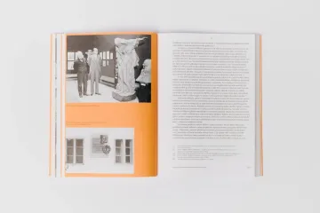 Troje dveře do chrámu otevírají osudy rodiny Františka Bílka