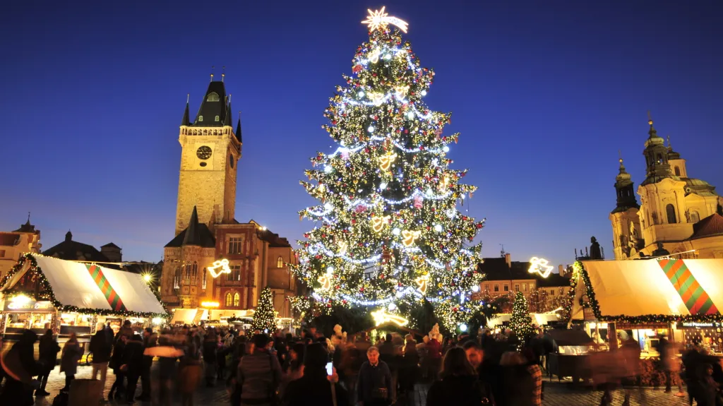 Vánoční strom na Staroměstském náměstí v roce 2019