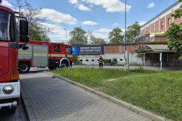 Z obchodního centra ve Zlíně evakuovali kvůli neznámé látce přes sto lidí