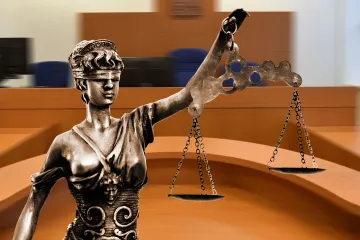 Neurolog Martin Tomášek dostal podmíněný trest za gynekologická vyšetření, ordinuje dál
