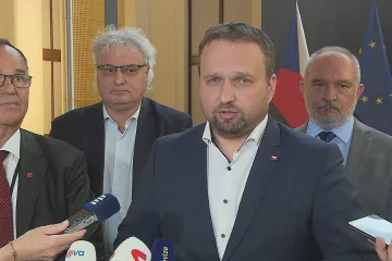Jednání o růstu platů pro letošek skončilo bez dohody. Zvýšíme je od ledna, vzkázal Jurečka