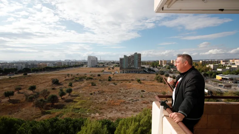 Egidio Murgiano se dívá na ocelárny Ilva, kde dříve pracoval