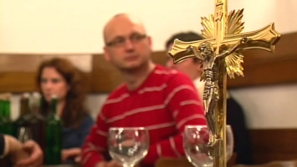 Vínu se žehná na svátek svatého Jana Evagelisty