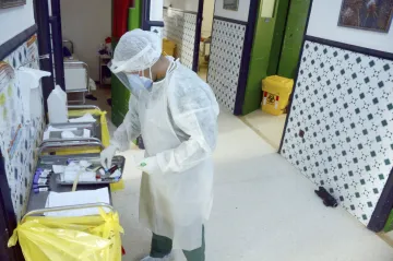 Laboratoře v sobotu odhalily téměř třináct tisíc nakažených, klesá počet testů i incidenční číslo 