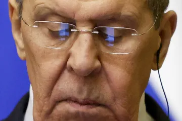 Mírová mise NATO by byla přímou konfrontací s Ruskem, varoval Lavrov. Polsko vyhostí ruské diplomaty