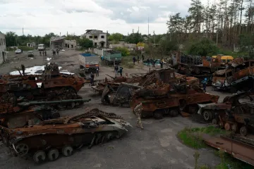 V osvobozeném Lymanu se našlo provizorní pohřebiště s 200 těly a hromadný hrob