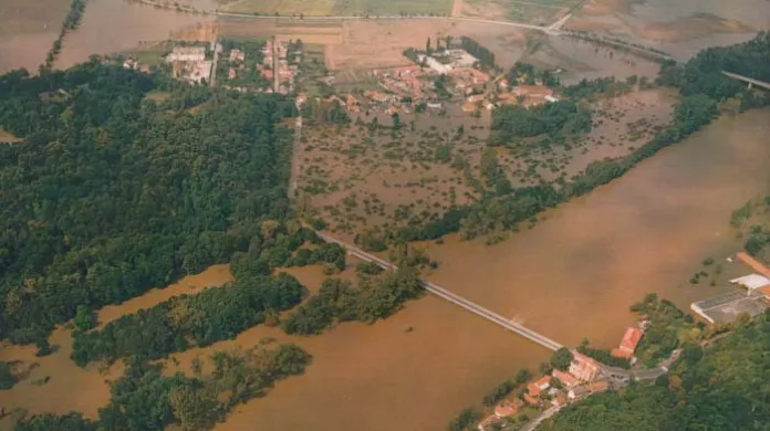 Zaplavený Hořín 2002