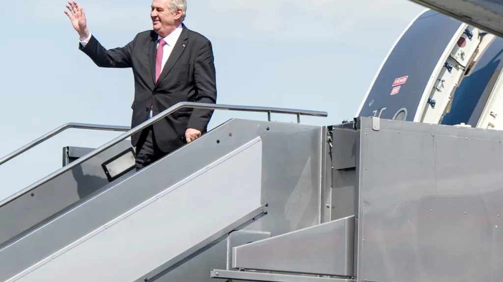 Miloš Zeman před odletem do Moskvy