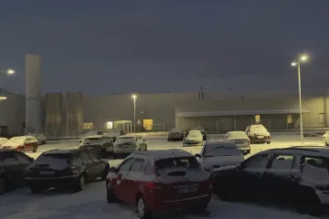 Obyvatele Starých Čívic nenechá spát hluk z nedaleké továrny. Firma slibuje nápravu