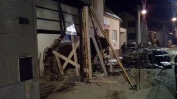 Zdemolovaná část domu