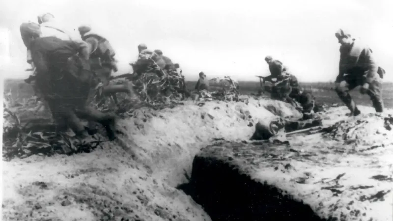 Útočící sovětská vojska v dubnu 1945