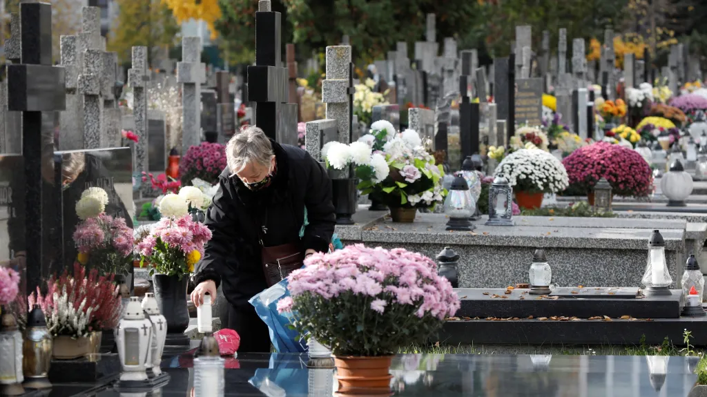 Všechny polské hřbitovy budou kvůli epidemii uzavřeny