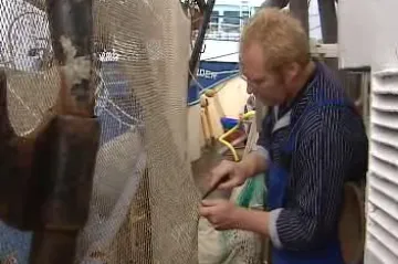 Greenpeace vyhání rybáře