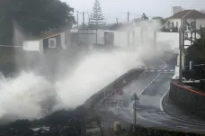 Hurikán Lorenzo zasáhl Azory a ostrov Man. V Irsku může způsobit záplavy