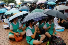 Návrat k normálu se nekoná. Tisíce hongkongských studentů se přidaly ke generální stávce