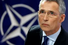 NATO pozastavuje kvůli smrti Solejmáního výcvikovou činnost v Iráku. V misi působí i Češi
