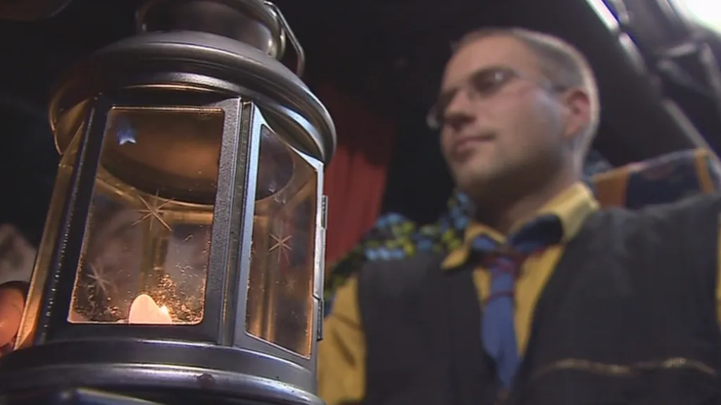 Skauti dovezli do Česka betlémské světlo