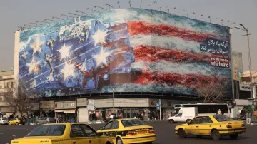 Protiamerický billboard v Teheránu