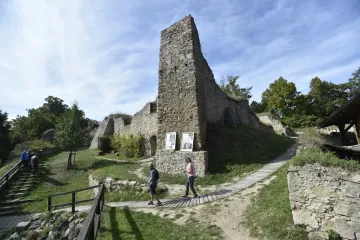 Dobrovolníci opravili západní hradbu Lukova. Zříceninu hradu zvelebují už desítky let