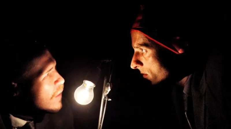 Divadlo Feste / Pohřbívání