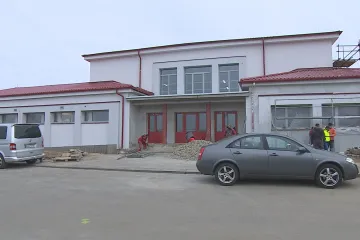 V obcích zasažených tornádem pokračují stavební práce, řada budov stále není opravená