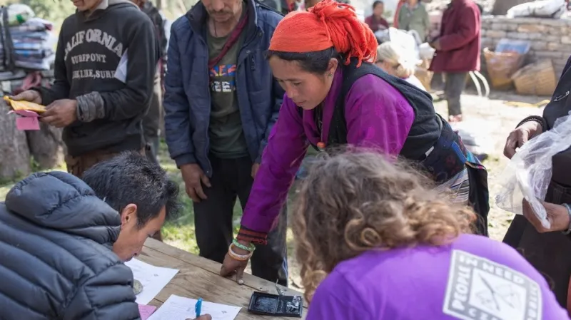 Člověk v tísni bude v Nepálu pomáhat minimálně do konce roku