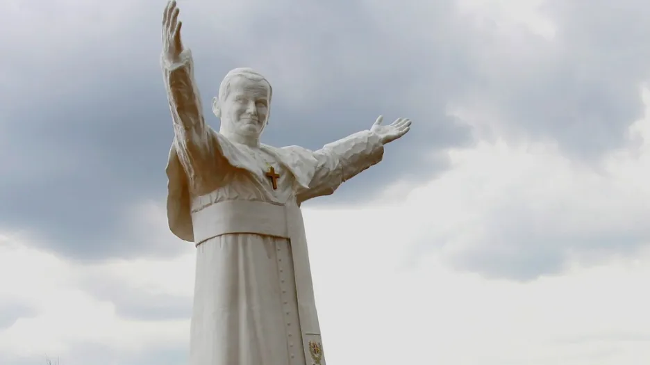 Obří socha papeže v Čenstochové