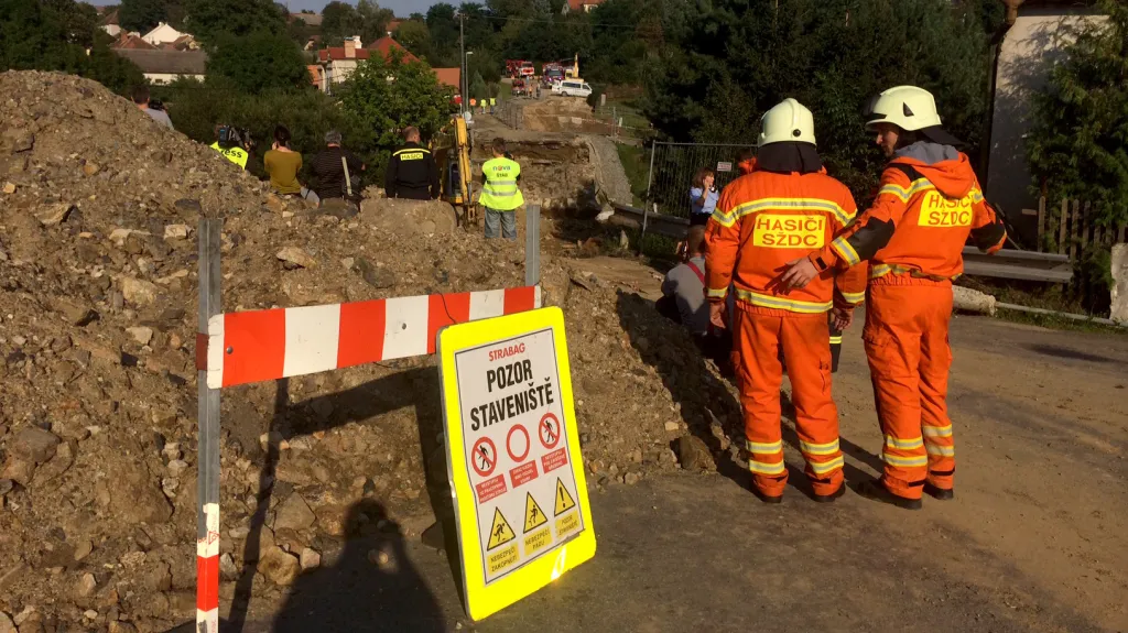 Zřícený silniční most u Vilémova na Havlíčkobrodsku