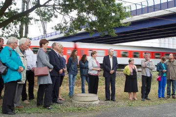 Lidé si připomněli páté výročí železničního neštěstí ve Studénce