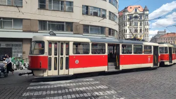 Výpadek proudu 4. července 2025 kolem poledne zastavil na většině území Prahy tramvaje