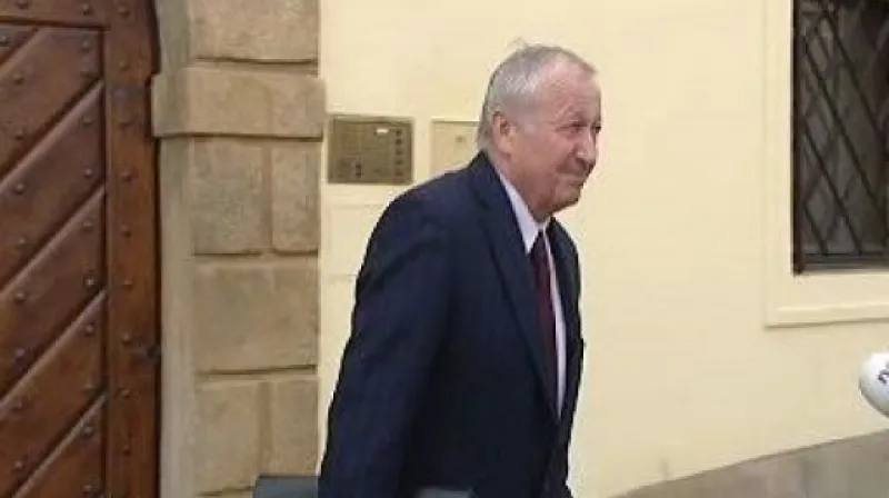 Janota představí stranám úsporný balíček