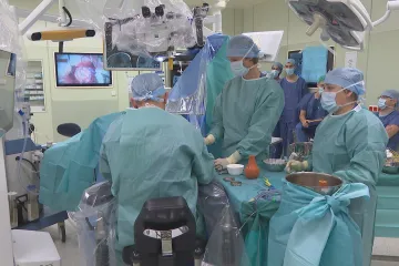 Při operaci mozku musí být pacient často při vědomí