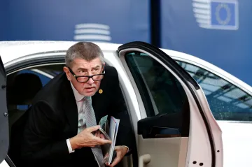 Miliony eur pro Afriku zbrzdí migraci, doufají země EU. V Bruselu má premiéru Babiš